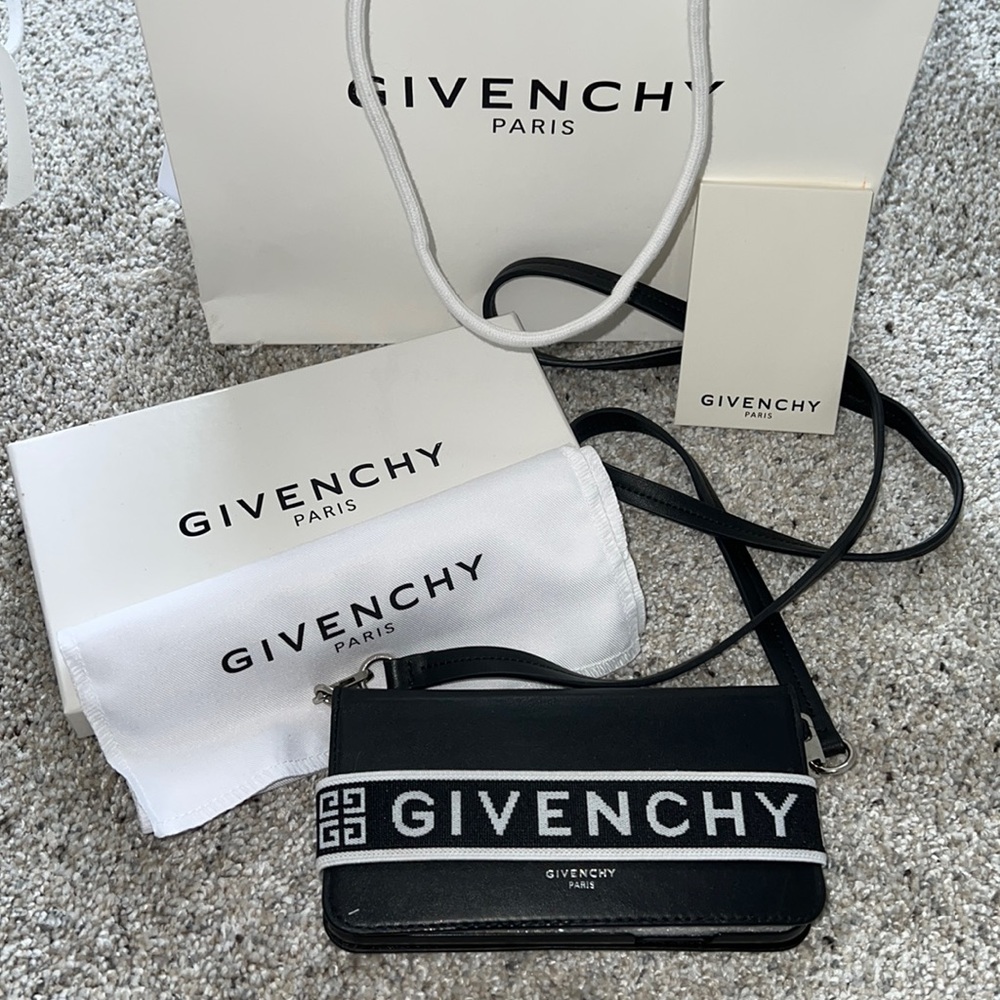 AUTH GIVENCHY Urban Logo iPhone X Holder